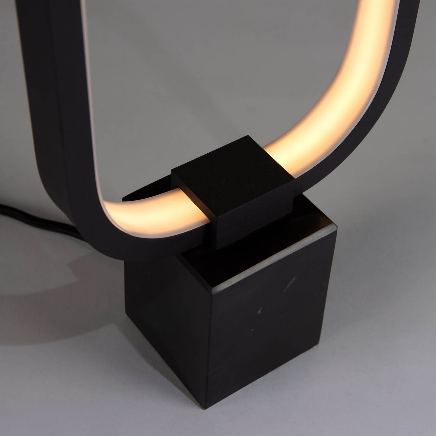 LAMPARA DE MESA CINTA