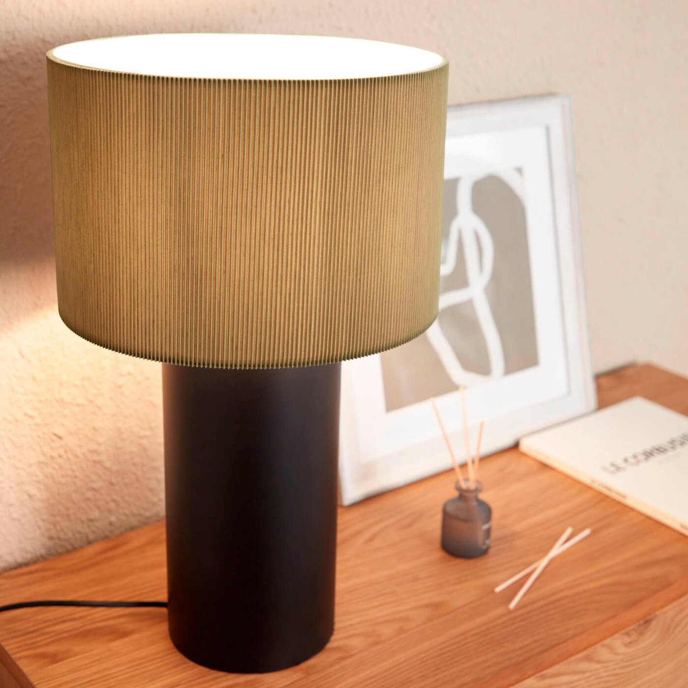 LAMPARA DE MESA DOMICINA
